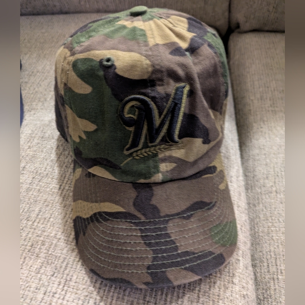 Men's Milwaukee Brewers Camo Fitted Baseball Cap